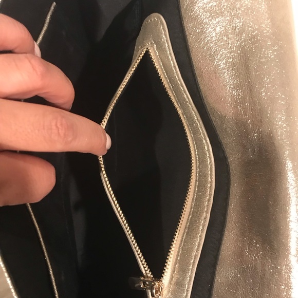 24hr Sale $25 Metallic Chain Clutch - Picture 7 of 7